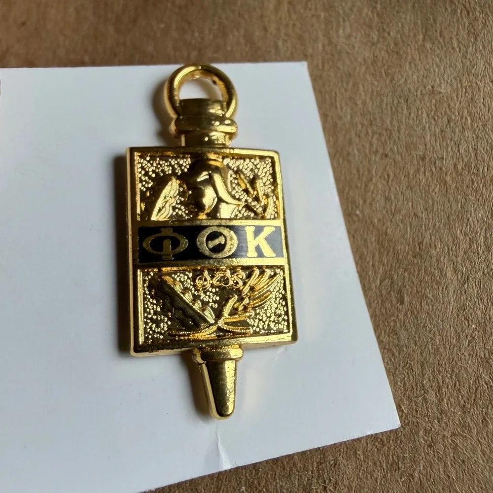 Phi Theta Kappa PTK Magnetic Pin Gold Black‎ Greek Honor Society Unisex
